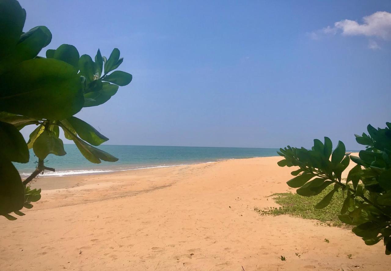 Khomba Beach House Alankuda Exterior photo