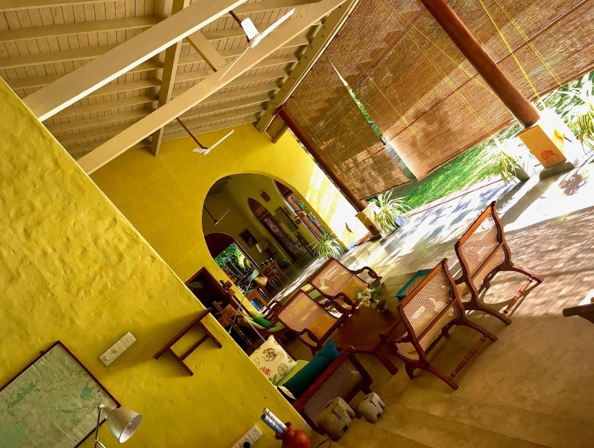 Khomba Beach House Alankuda Exterior photo