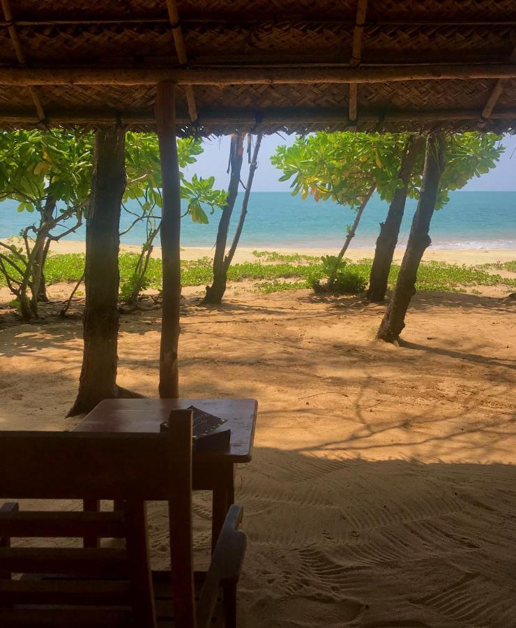 Khomba Beach House Alankuda Exterior photo